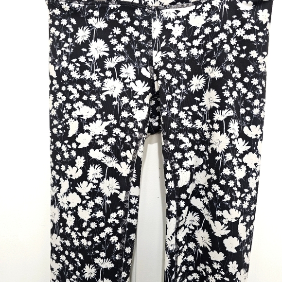 Free People Movement Lose Control Wrap Leggings Black & White Floral Size XS - Picture 6 of 15